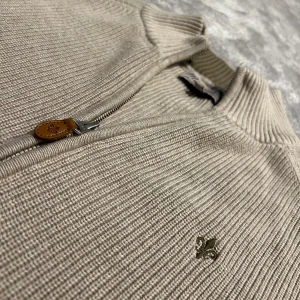 Morris zip - Säljer denna morris zip då den inte kommer till använding den är i väldigt fint skick och nypris är runt 1600