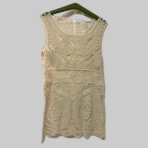 Vit romantisk spets transparent klänning  - Att ha som strandklänning eller med nattlinne 