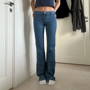 Acne jeans - Supersnygg jeans från Acne💕 midjemått 37 rakt över, innerbenslängd 88🥰 jag är 175