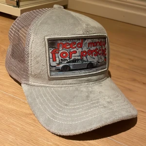 Revenite keps - Tja, jag säljer den här keps som är från revenites sista dropp någonsin, det släpptes bara 100 st. Den är använd 1-2 gånger 