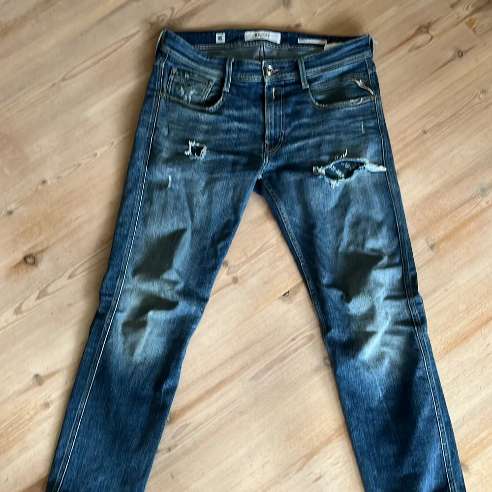 Säljer ett par blå jeans från Replay. Använda några gånger men har väldigt bra skick! . Jeans & Byxor.