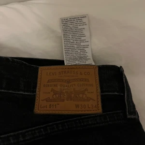 Levis jeans  - Levis jeans modell 511 i storlek 30:34, bra skick. 
