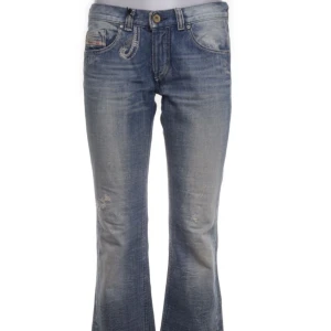 Diesel jeans  - Lågmidjade bootcut jeans från diesel. Superfina och funkar bra på mig som är 170