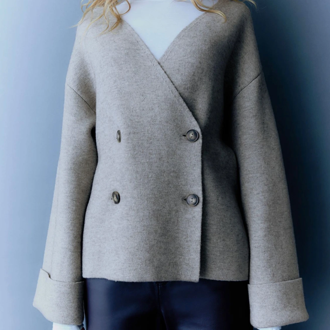 H&M dubbelknäppt kofta i ull