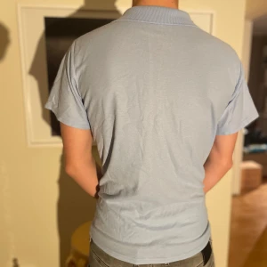 Piké - Skön piké, go o ha under hoodies eller overshirts. Passar som en M. Aldrig använd.