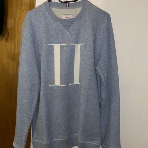 LES DEUX sweatshirt  - Les Deux sweatshirt  Oanvänd  Storlek M   Nypris 1100kr