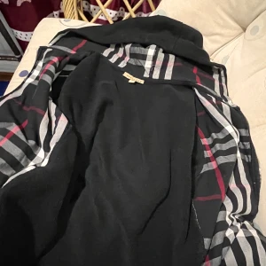 Burberry tröja  - Säljer nu min burberry tröja eftersom den har blivit liten på mig.