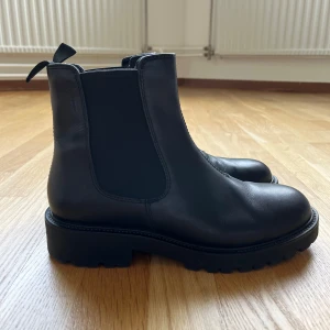 Boots Vagabond - Boots från märket Vagabond i storlek 38, använda ca 4 gånger. Nypris 1100kr Mitt pris 750