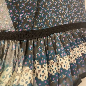 Laredoute vintage blommig klänning  - Så fint mönster! Längd 91cm  Armhåla-armhåla 49 cm