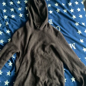 Merino hoodie - En skön oscar Jacobsen hoodie i merino med inga fel, xs men sitter bra upptill 175