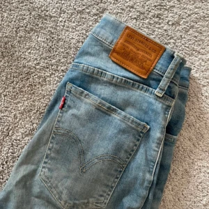 Levis jeans - Hej! Säljer mina super fina jeans från levis. Bra skick. Kom privat för mer frågor eller bilder 🫶🏻