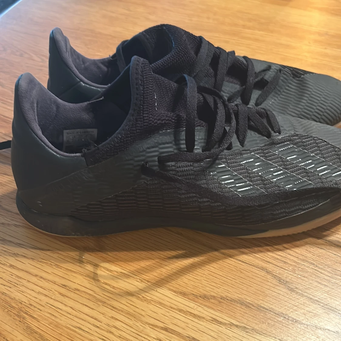 Svarta Adidas fotbollsskor - 93