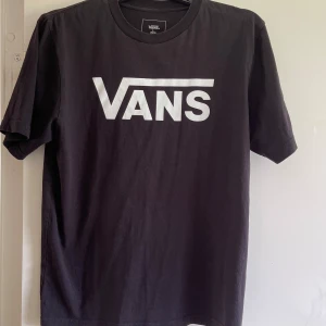 Vans t-skirt - Helt oanvänd Vans t-skirt i toppskick