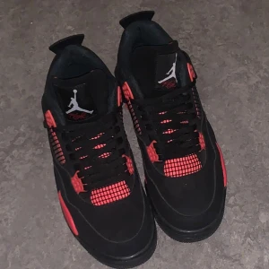 Jordan 4 - Dom  är nya och aldrig andvänt!!!