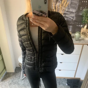 Dunjacka - Säljer nu denna dunjacka som kommit till användning fåtalet gånger🩷