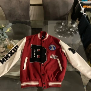 Bohooman bomberjacka - Storlek S, köpt för 800 bra skick  Pris går att diskutera  