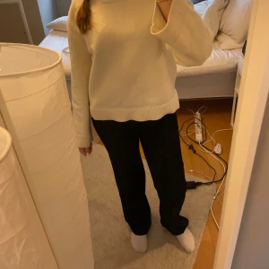 Kostymbyxor - Superfina kostymbyxor från lindex i storlek 34, är långa på mig som är 163.  Hör av er vid frågor❤️