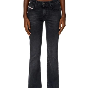 Lågmidjade jeans svarta - Jättesnygga jeans som tyvärr är för små för mig, w28, passar någon som bär xs/s.