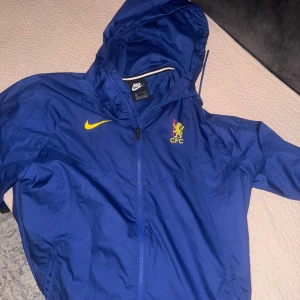 Limited edition chelsea regnjacka - Bra skick