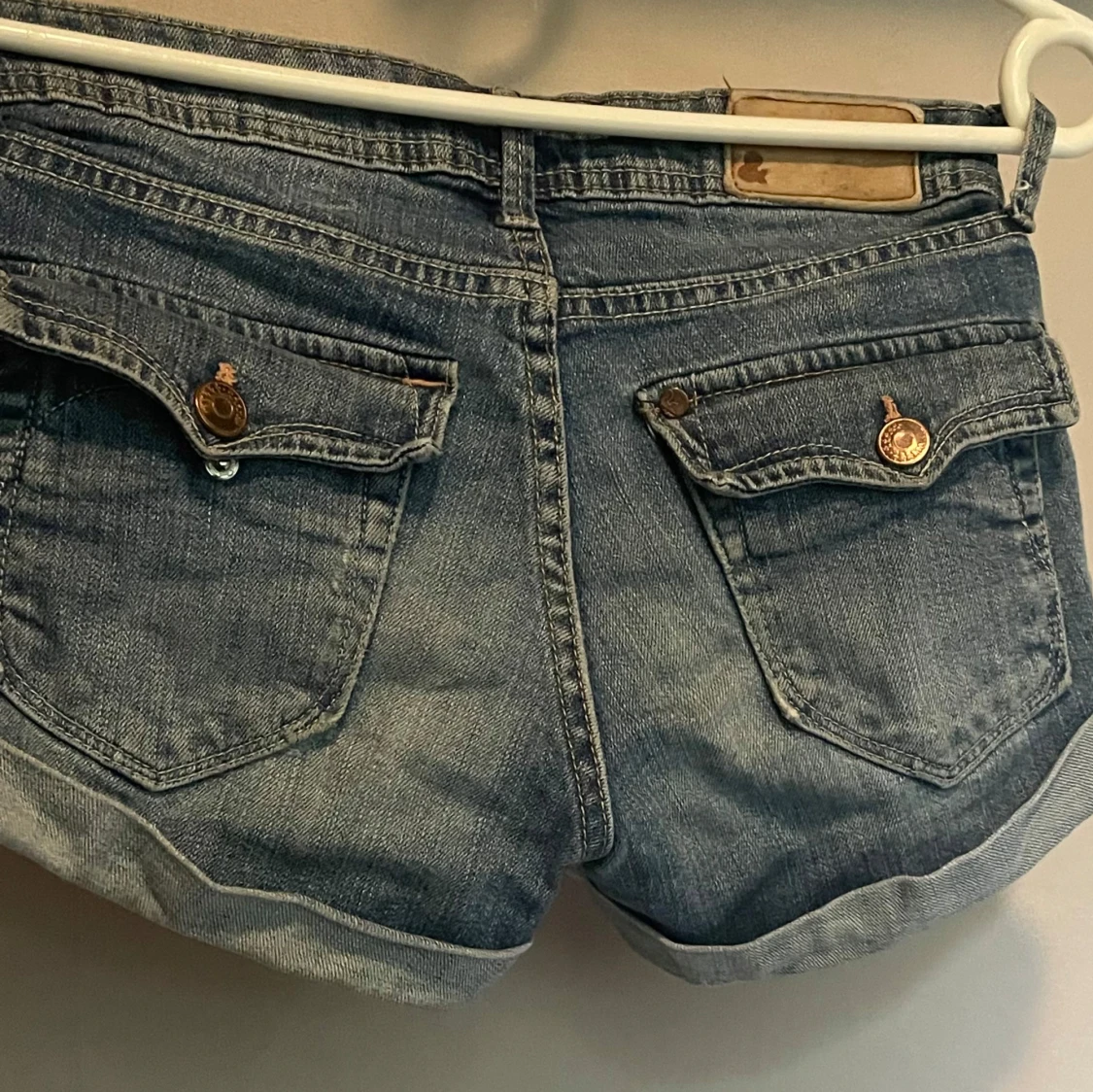 Blå jeansshorts med knappar - 90