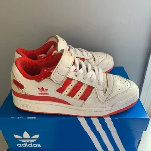 Adiadas  - Ett par sköna och unika adidas forum 90’