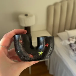 Handgjord ljusstake - Handgjord ljusstake gjord av plaster (känns som betong) Säljs för 70kr