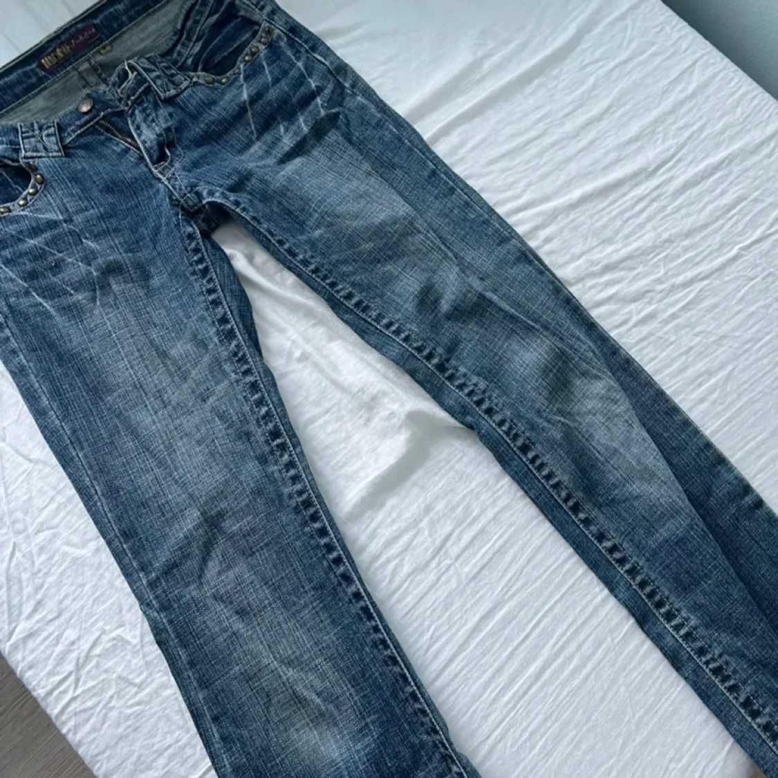 Blå jeans med detaljer - 91