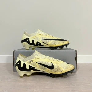 Nike mercurial vapor - Dessa skor är i storlek 43 och är i väldigt bra skick: 8/10  Pris 1500kr  Priset kan diskuteras 