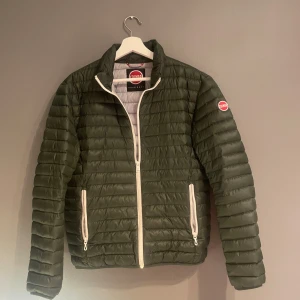 Colmar jacka - Riktigt snygg colmar jacka i fint skick utan några defekter. Hör av dig vid minsta fråga elr fundering// Victor