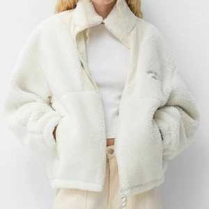 Vit Teddybearjacka  - Super skön, super fluffig men även super varm ny inför vinter/höst