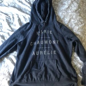 En hoodie - Använd ett fåtal gånger