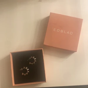 Edblad örhängen - Edblad silver örhängen, bra skick, ändast använda ett fåtal gånger