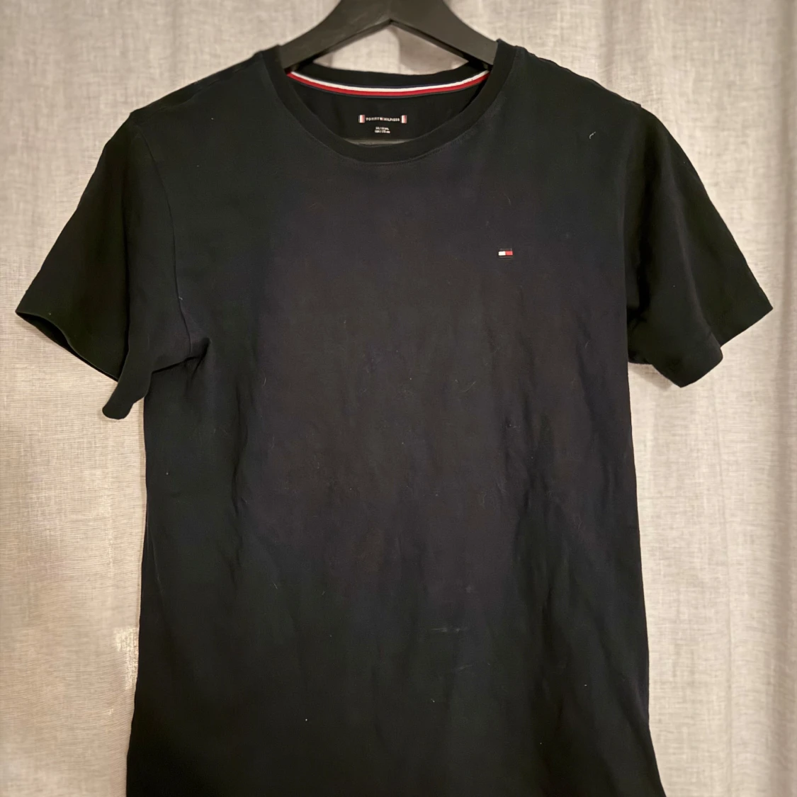 Svart t-shirt från Tommy Hilfiger