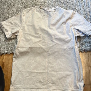 T shirt  - En t shirt från dobber skick 10/10 aldrig använd