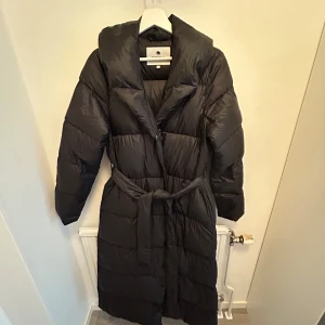 Dunjacka, Indiska - Äkta dunjacka storlek S i nyskick.  Nypris 1800