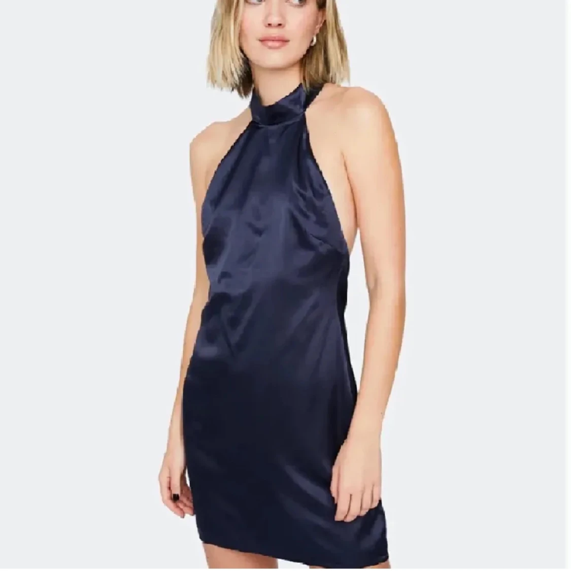 Marinblå halterneckklänning