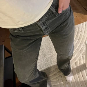 Levis vintage jeans  - Levis vintage jeans mörk gråa, storlek 32/32. Superfint skick!! Straight leg.