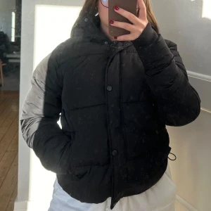 Puffer jacka - Superfin vinterjacka från mc kinley i storlek 158-164 men sitter som en xs (jag är storlek s på bilderna).