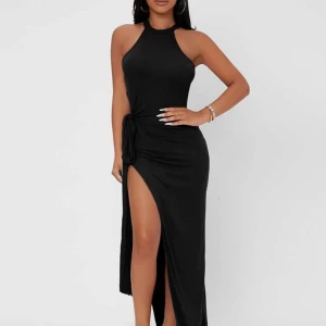 Klänningar - Säljer dessa klänningar o brun & svart. Strl S på båda, använda en gång.