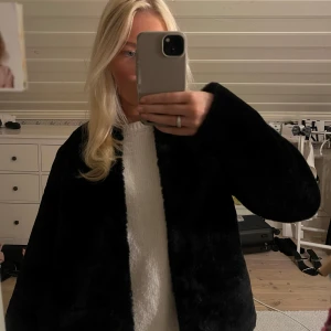 Pälsjacka - Säljer denna fina pälsjacka från HM  🩷🩷