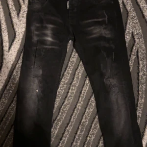 Dsquared2 jeans  - Bra skick, om för mer info