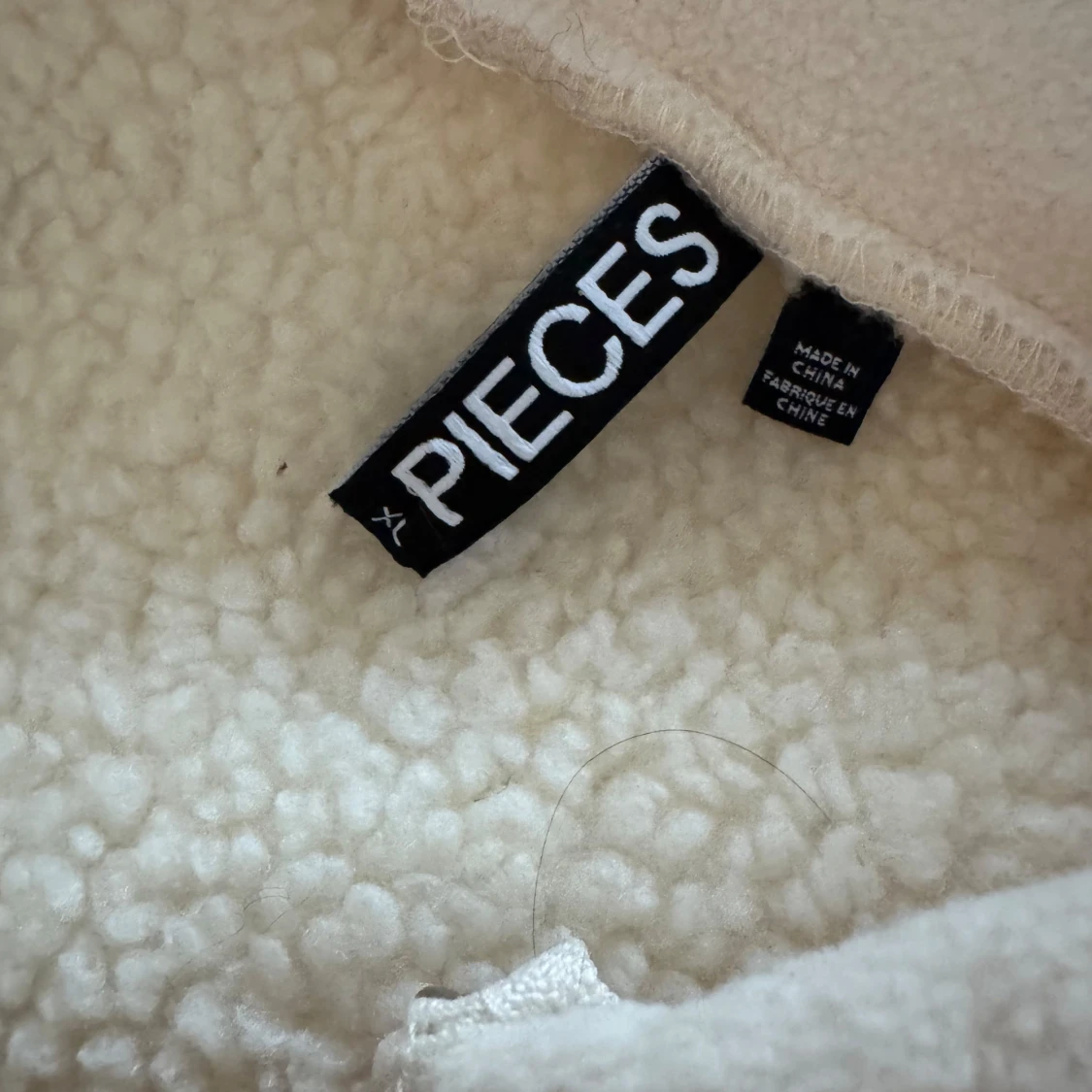 Vit fleeceväst från Pieces - 90