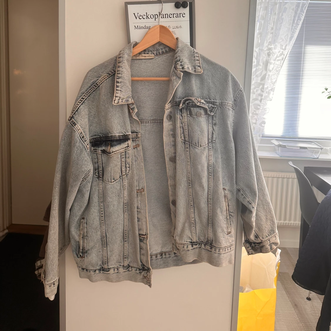 Oversized jeansjacka med tryck  - 90