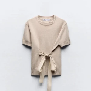 Zara beige knyt tröja  - Säljer denna jättefina beige knyt tröjan från Zara ❤️ Endast använd en gång så inga defekter ❤️