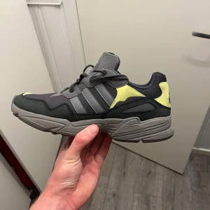 Adidas skor - Fet adidas sko i bra skick Bara skriva om du har frågor 