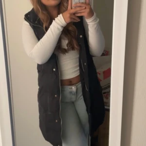 Lång svart väst - Bra skick inga skador