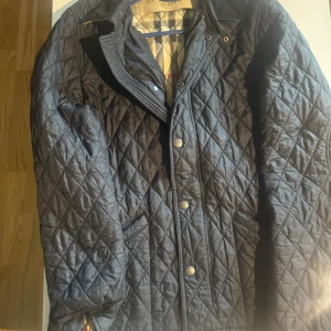Jackor  - Mått Burbery L barbour L resten m 