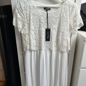 Klänning  - Aldrig använd