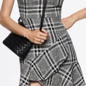 Fin klänning - Säljer denna sjuk snygga och eleganta klänning, perfekt till jul eller något annat event, först till kvarn som gäller! Orginalpris 1000 kr