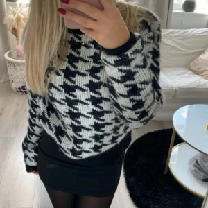 Stickad tröja  - En snygg och skön stickad tröja från Gina, säljer då jag aldrig använder den 💗